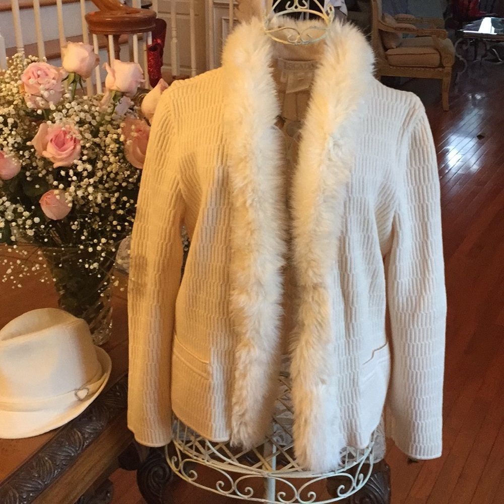 Escada Ivory Blazer with Plush Trim 
Knitted  Bust 42”. Length 26”